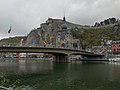 Pont Charles de Gaulle à Dinant, prise en amont sur la rive gauche