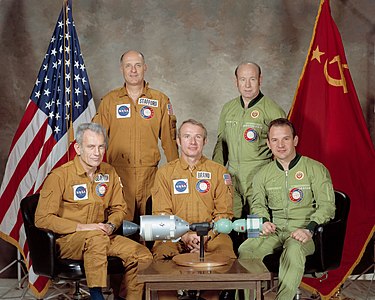 Cosmonautii sovietici și Astronautii americani in cadrul Proiectului Apollo–Soyuz
