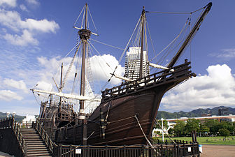 Réplica da Santa María exposta no museo marítimo de Kobe, no Xapón