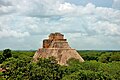 Veduta tal-piramida u l-ġungla tal-madwar (Vista de la pirámide y la jungla circundante.), Puuc, Uxmal, Yucatán