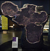 Geoda z ametistnim rižem, National Museum of Scotland