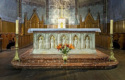 Maître autel de la chapelle des Carmes.