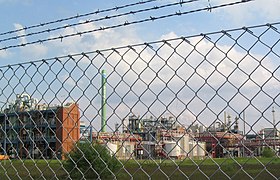 Bayers kjemiske industribedrift i Brunsbüttel er distriktets største arbeidsgiver. Foto: Dirk Ingo Franke