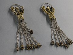 Jewellery of Princess of Kouřim, 900-950 AD, NM Prague, 191552x.jpg