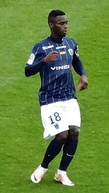 במבה משחק עבור פריז בשנת 2016