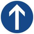 rundes Schild mit weißem, nach oben zeigendem Pfeil auf blauem Grund