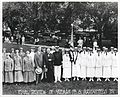 Siste oppstilling for en gruppe kvinnelige marinesoldater, USAs senere president Franklin Roosevelt i senter