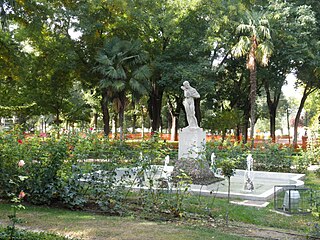 Fuente y Escultura en el Parque de Gasset