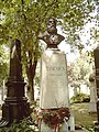 Sírja Budapesten. Kerepesi temető: 34/1-1-46. Andrejka József alkotása.