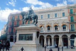 Catalonia-Reus-Prim-Monument.jpg