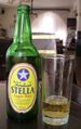 Eine Flasche Stella-Bier