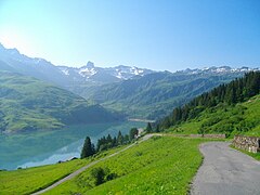 Le lac et la Pierra Menta depuis la route du col du Pré.