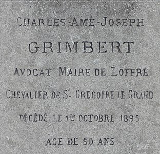 Détail de la stèle de Charles Grimbert.