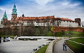 El Castillo de Wawel desde el Río Vístula.