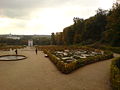 Der Neuwerkgarten mit dem Schloss im Hintergrund