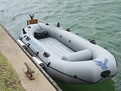 Inflatable boat-001.jpg