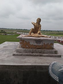 Statue de Bhima tuant Kichaka à Kichakbadh près de Prithivinagar au Népal