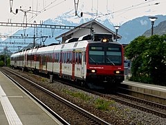 Un train RBDe 560 en gare de St-Léonard, Valais
