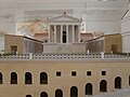 Maquette du forum à la fin du IIe siècle : portiques et Capitole avec vue sur le dispositif de retenue de la colline.