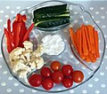 Овощи а-ля крок-о-сель в менажнице (помидоры черри, цветная капуста, сладкий перец, огурец, морковь)