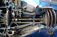 תמונה של חתך של מנוע רולס-רויס דארט המציג את תאי הבערה הנפרדים של המנוע הכוללים מעטה וליבות נפרדות אחד מהשני.