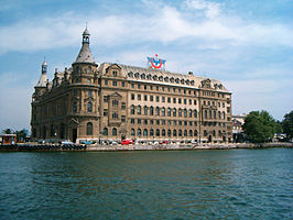 Station Haydarpaşa met het logo van TCDD