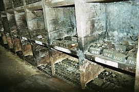 Cave du château contenant les très vieux millésimes.