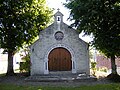 Capelle face à l'église