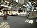 Wczesna kładka nad peronami na dworcu brytyjskim: Newcastle; balustrady w formie kratownic Towna
