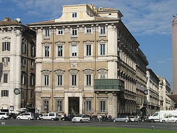 Palazzo Bonaparte op de hoek van Piazza Venezia en de Via del Corso