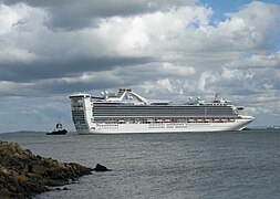 The Caribbean Princess in the Firth of Forth - geograph.org.uk - 5100459.jpg