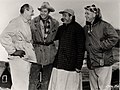 Filmaketa taldeko kideak: Aaron Rosenberg (ekoizlea), James Stewart (aktore), Anthony Mann (zuzendaria) eta William H. Daniels (argazkilaria)