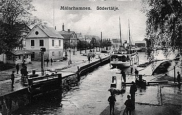Ångbåt i Mälarehamnen invid slussen till kanalsträckningen från 1819.