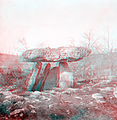 Dolmen du Mas d'Azil par Eugène Trutat - Muséum de Toulouse. Anaglyphe d'après plaque négative stéréoscopique au collodion.