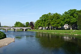 Pont de Hamoir sur l'Ourthe vu de l'embouchure du Néblon.