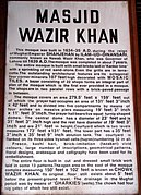 Placa en la mezquita de Wazir Khan