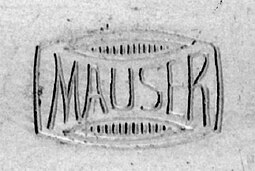 Mauserin logo M1910-pistoolissa.