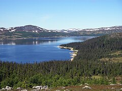 Les montagnes d'Oldfjällen et le lac Övre Oldsjön en été