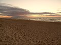 Ustka, plaża latem po zachodzie