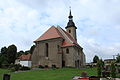 Kirche mit Kirchhof und Einfriedung, ein barockes Grabmal sowie Torhaus mit Kriegerdenkmal für die Gefallenen des Ersten Weltkrieges