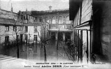 Le Cours Desir, rue Jacob, victime de la crue de 1910. Vue de la cour intérieure