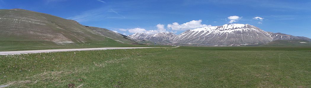 The road SP477/2 from Norcia to Castelluccio (in the middle) Monti Sibillini with snow in May 2008 before the short summer - compare the photo in the left!