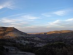 La Sierra de Guajolotes divide a Jesús María y San José de Gracia.