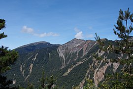 Yingtzutsui Mountain on a clear day.jpg