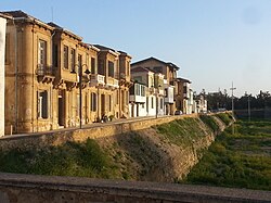 Surlar boyunca Zehra Caddesi