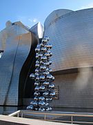 El gran árbol y el ojo. Instalación permanente de Anish Kapoor.