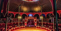 Interior de la carpa del Circo Raluy Histórico