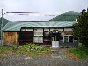仍然營業時的上白瀧站站房（2009年）