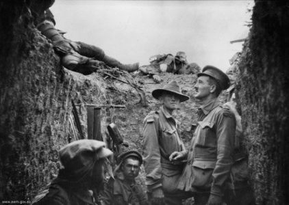 Una trinxera a Lone Pine després de la batalla, mostrant morts australians i turcs al parapet. 1915