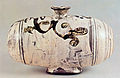Drum-shaped bottle with iron brown decoration with arabesque design (National Treasure No. 1062)